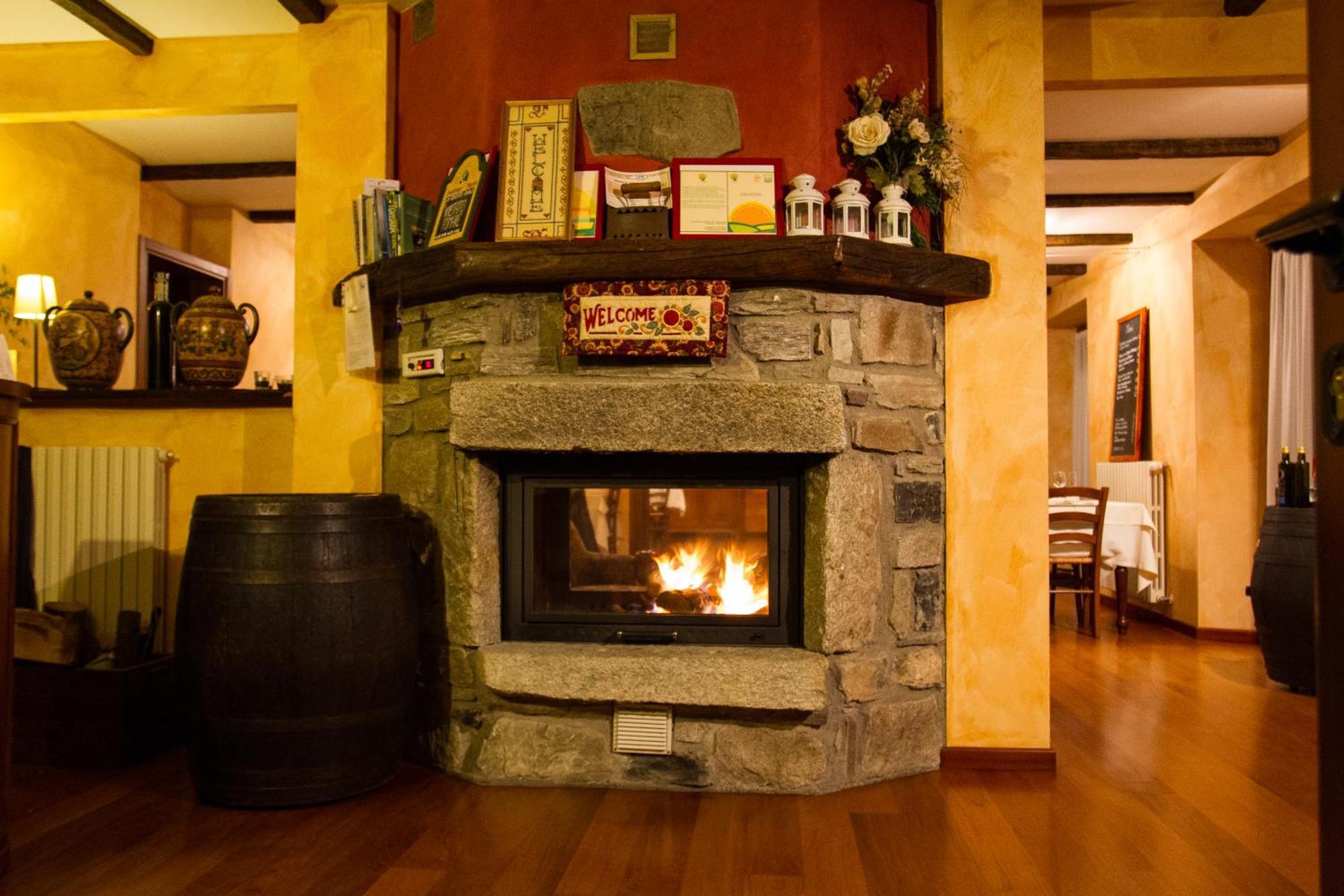 Agriturismo Il Talento Nella Quiete Castiglione dʼIntelvi Exterior foto